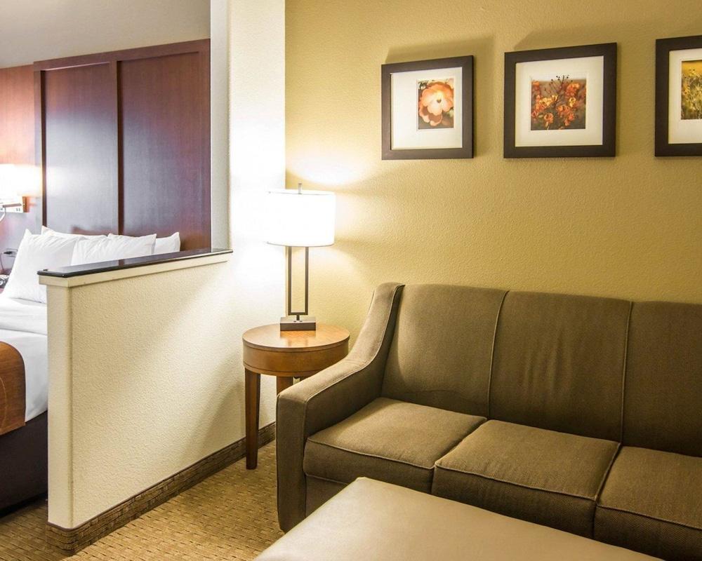 คอมฟอร์ต สวีท มาร์แชล Hotel ภายนอก รูปภาพ